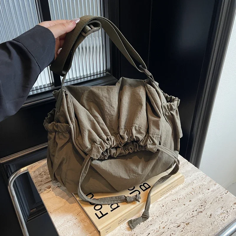 bolsa-de-nylon-com-ziper-para-mulheres-bolsa-de-ombro-casual-simples-bolsa-de-deslocamento-versatil-monocromatica-macia-venda-quente-2024