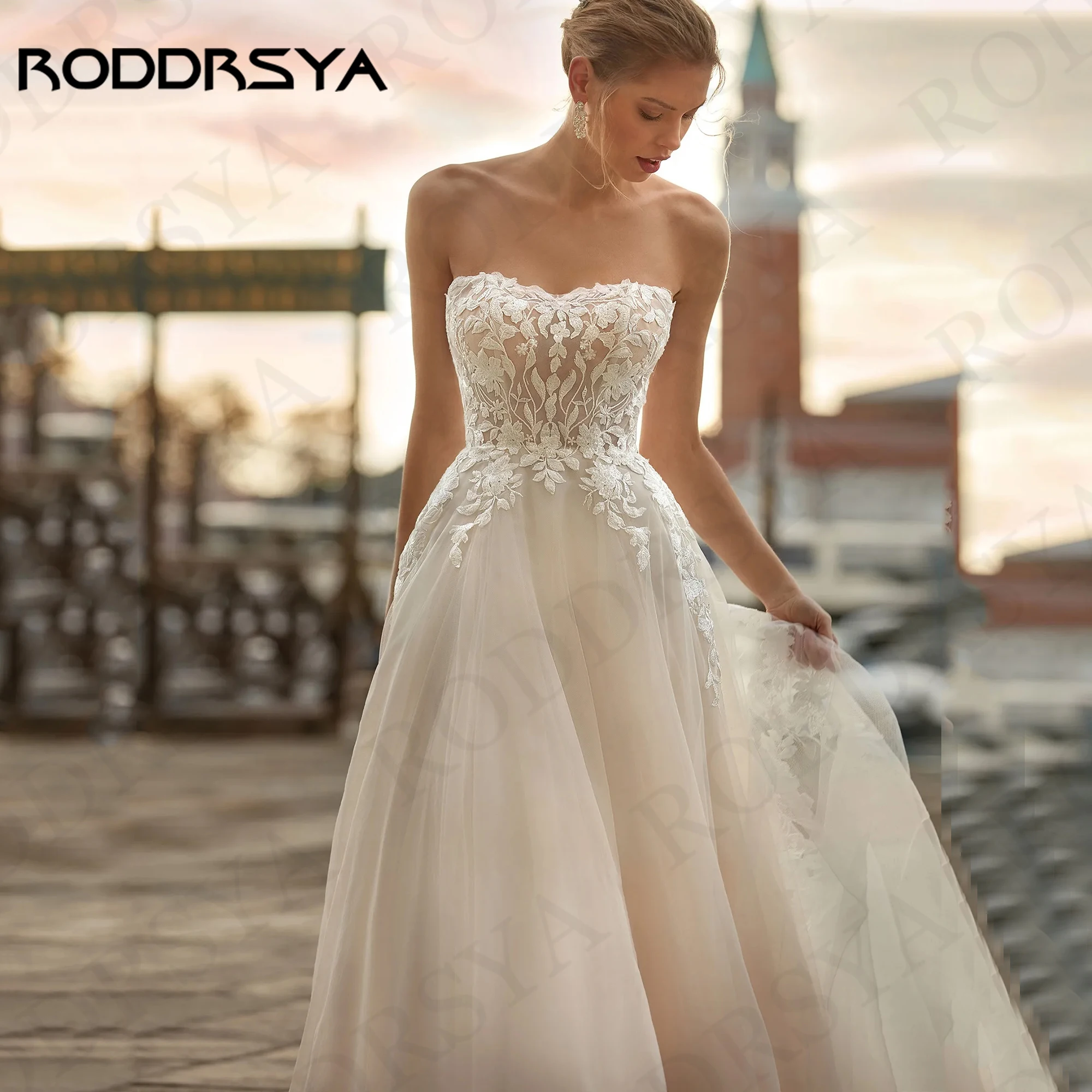 RODDRSYA Charming A Line Boho Wedding Dress suknia ślubna Bohemian Lace Strapless Appliques Tulle Bride Dresses Backless Women