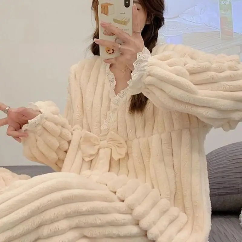 

Hot Coral Fleece Pajamas Winter Minimalist Keep Warm Leisure Long Sleeves New Model Girl Homewear Suit Dopamine New Style Hot