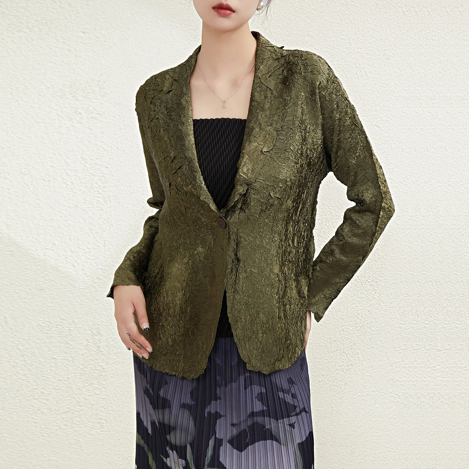 

Miyake Office Lady Folds Blazer Women's Lapel Long Sleeve Single Button Suit Coat 2025 Summer New Tide