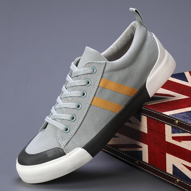 Retro Red Canvas Shoes Men Spring Summer Men's Casual Shoes 2023 New Designer Lace-up Vulcanized Shoes for Men Flat Sneakers
