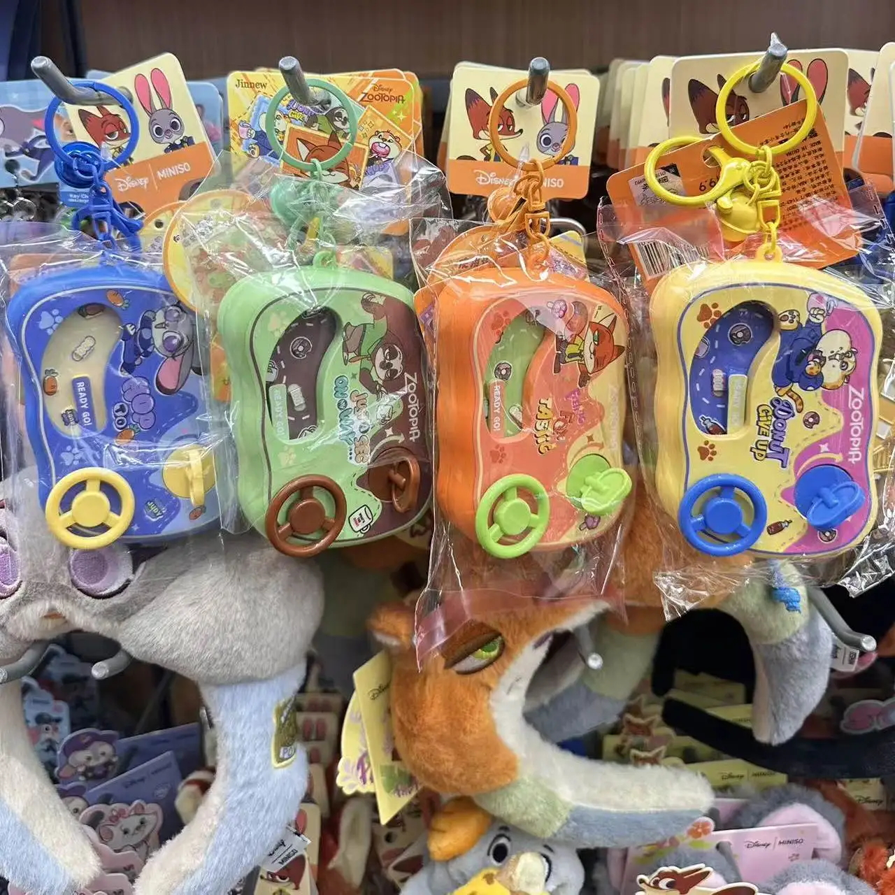 

Disney Zootopia Fun Series Racing Car Keychain, Mini Die-cast Car Model Pendant, Cute Animal Cartoon Gift for Bag Decor