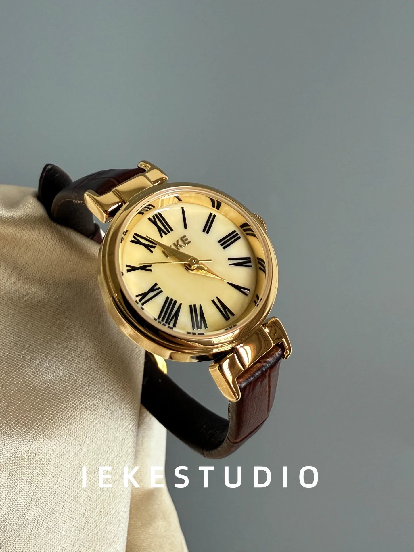 Brown Vintage Luxury Watch Classic Elegant Premium Leather Wristwatch Exquisite Ladies' Quartz Timepiece Gift for Women