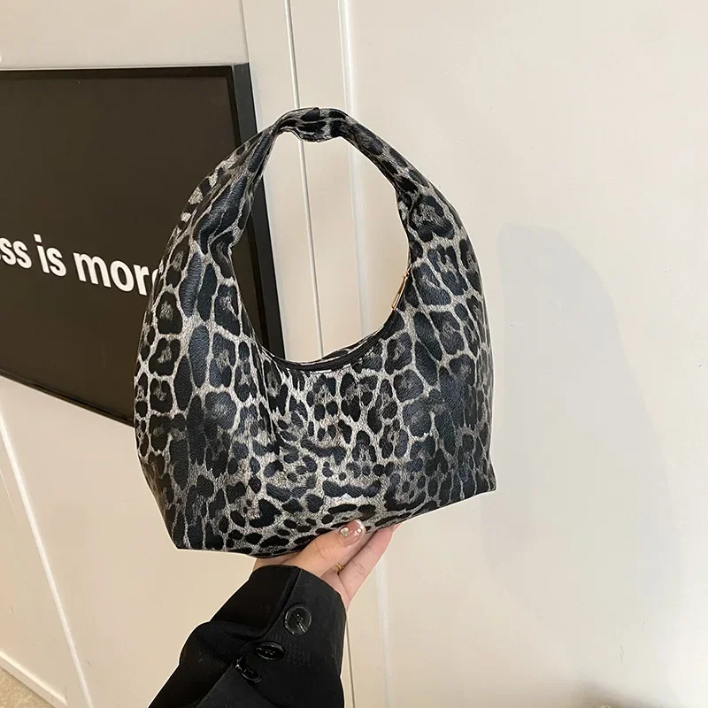 Casual fashion sense leopard print dumpling bag large capacity casual tote bag