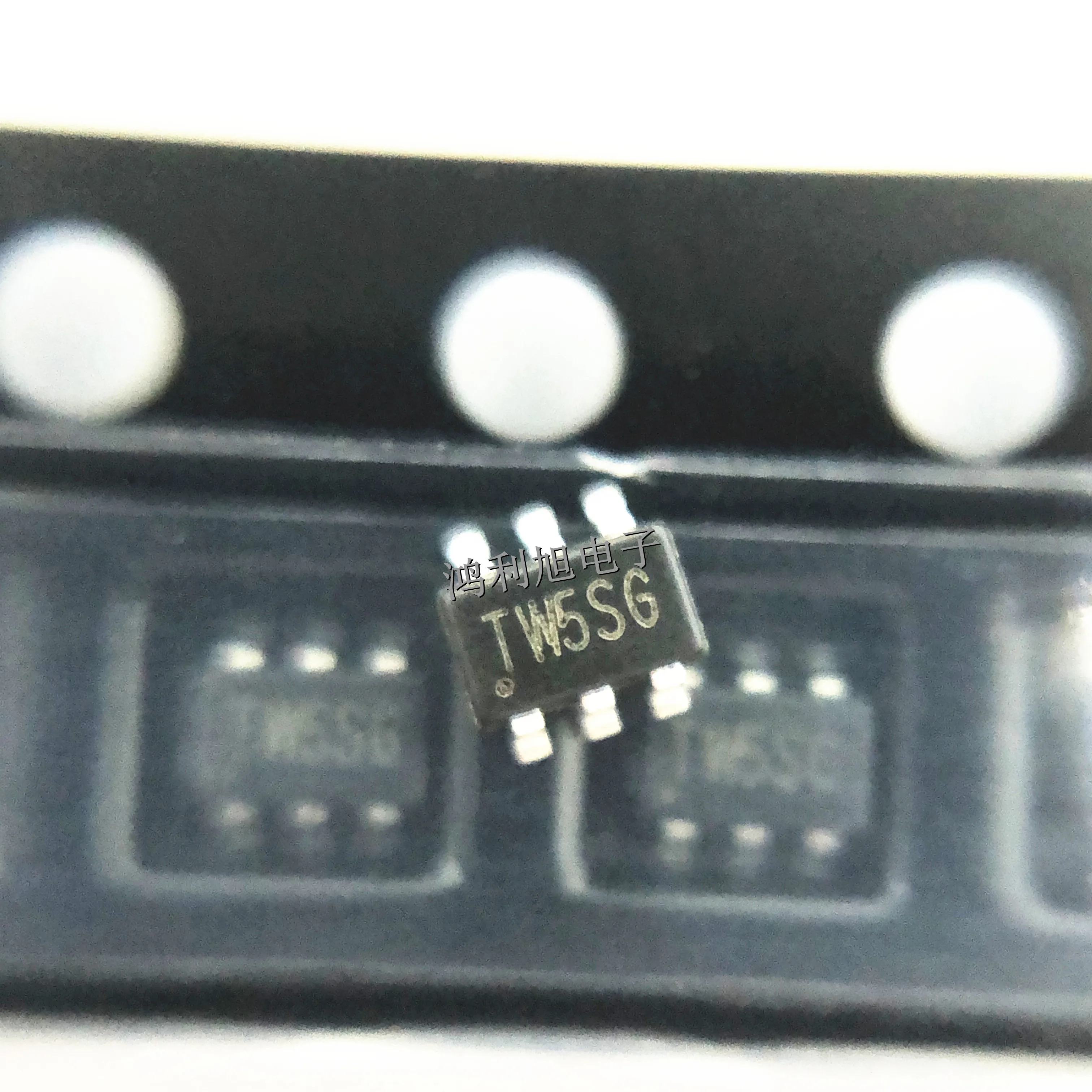 

50 шт./лот 74LVC1G57DW-7 SOT-363-6 МАРКИРОВКА; логические ворота TW от 1,65 до 5,5 В VCC 1G Conf, многофункциональные