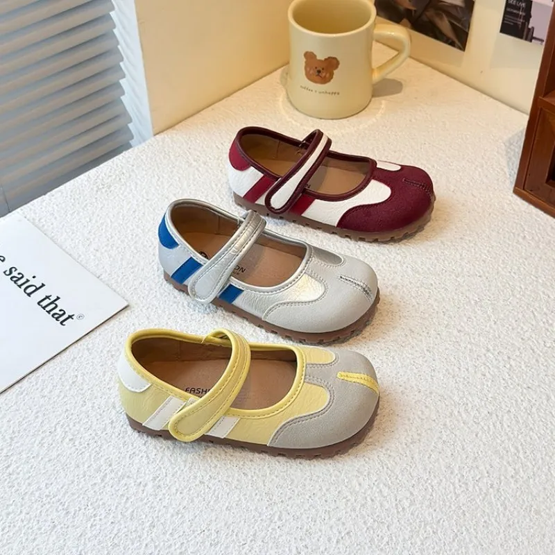 

Children's minimalist casual shoes 2026spring newstyle classic retro trend flat shoes. Simple and elegant color-matching design.