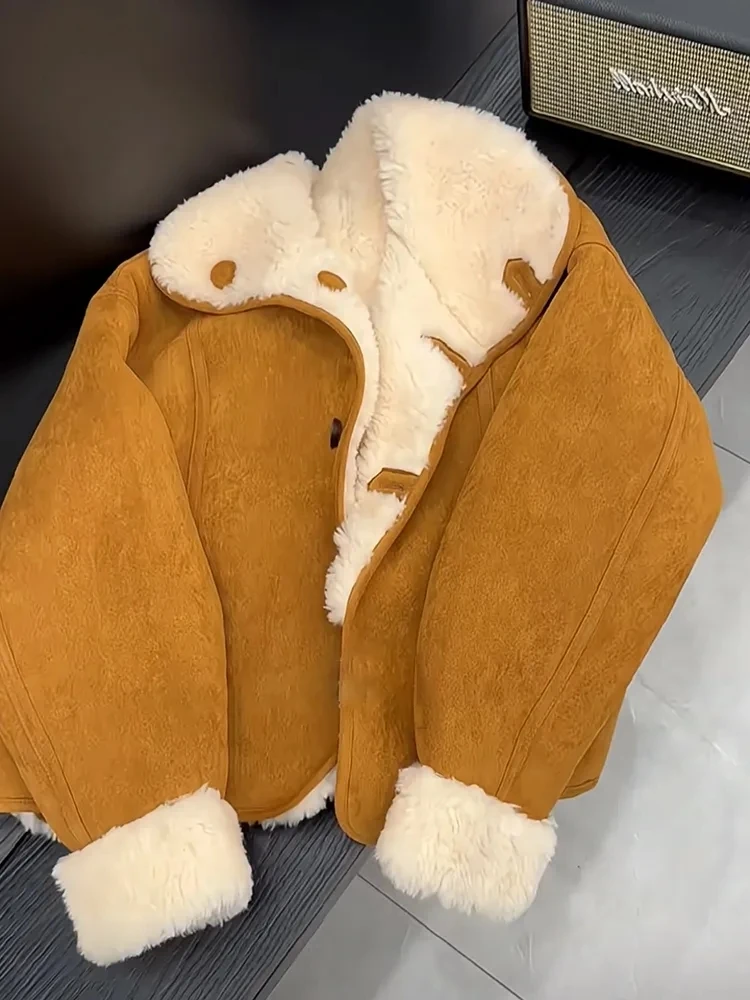 سترات كلاسيكية من صوف الضأن معطف نسائي لخريف وشتاء 2025 جديد بالإضافة إلى سترة باركر سميكة ودافئة مخملية معطف كوري فضفاض