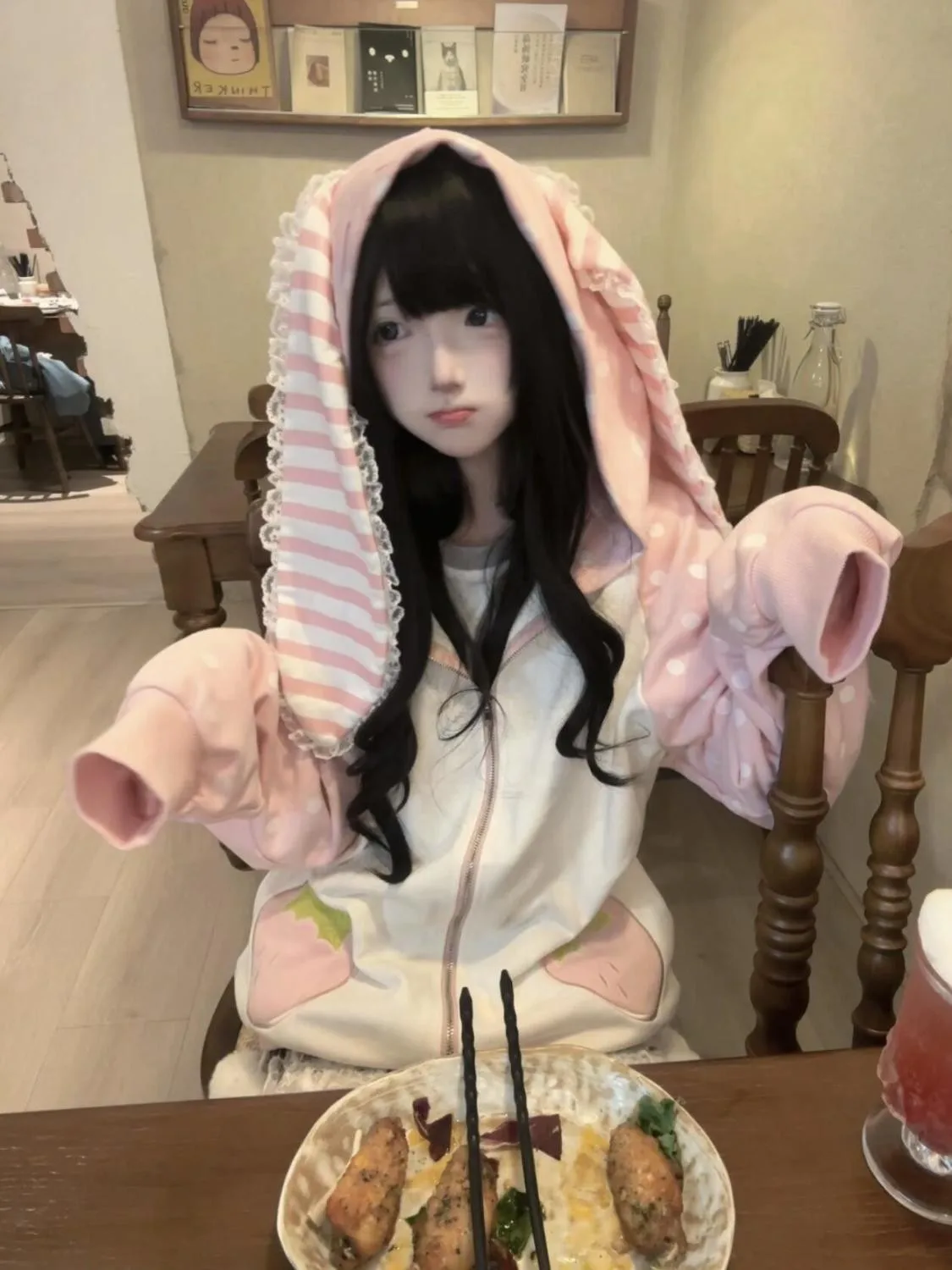 Immagine 4: Cappotto Patchwork Spesso con Maniche Lunghe a Giunzione, Chiusura a Bottone Singolo, Collo Tondo e Spalle Scoperte, per Donna, Autunno