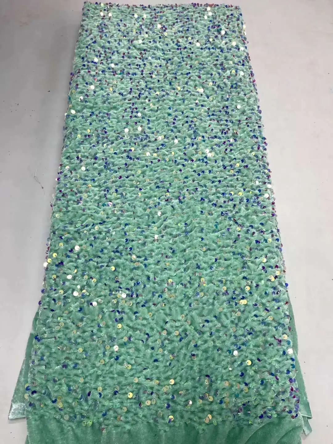 Ultimo pizzo nigeriano con paillettes tessuto di pizzo di velluto per abito da sposa 2022 tessuto di pizzo africano con paillettes ricamo di alta qualità 5 metri