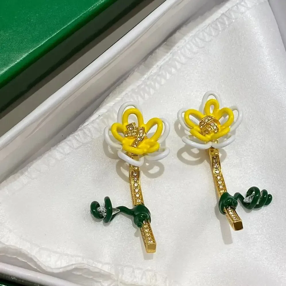 

New Fashion Designer Yellow Flower Crystal Earrings Woman Top Quality Luxury Jewelry Trend