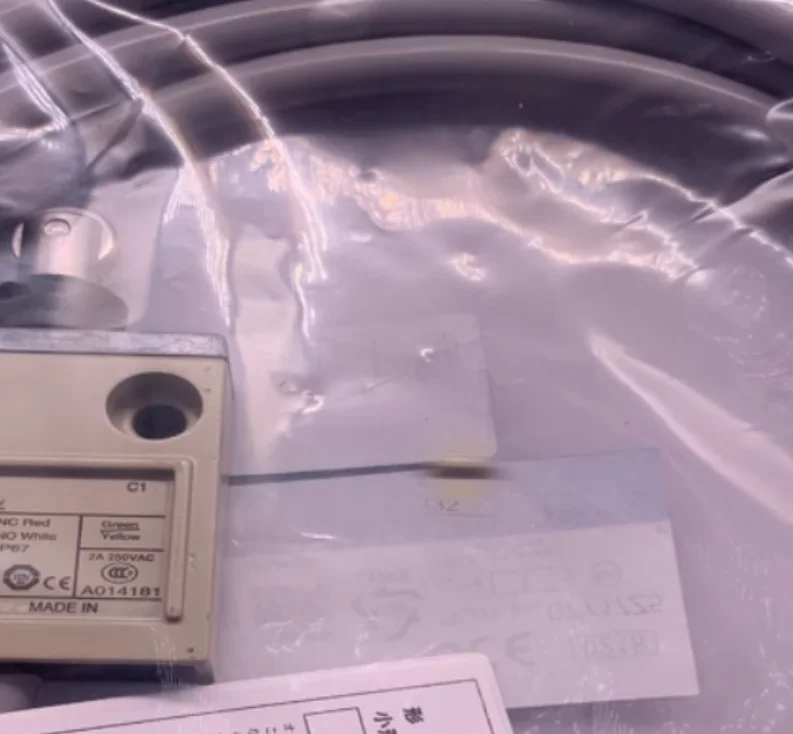 

2pcs New limit D4C-1620 D4C-1624 D4C-4220 D4C-4224 D4C-1620-P D4C-3227-P D4C-3227 D4C-1424 D4C-1220 D4C-1224 D4C-1420 D4C-1424