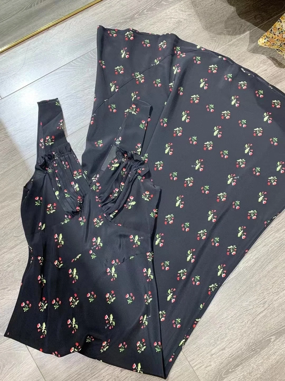 Vestido Midi de seda con estampado Floral para mujer, vestido Sexy de cintura alta con cuello en V, sin mangas, ajustado, de corte medio, 100%