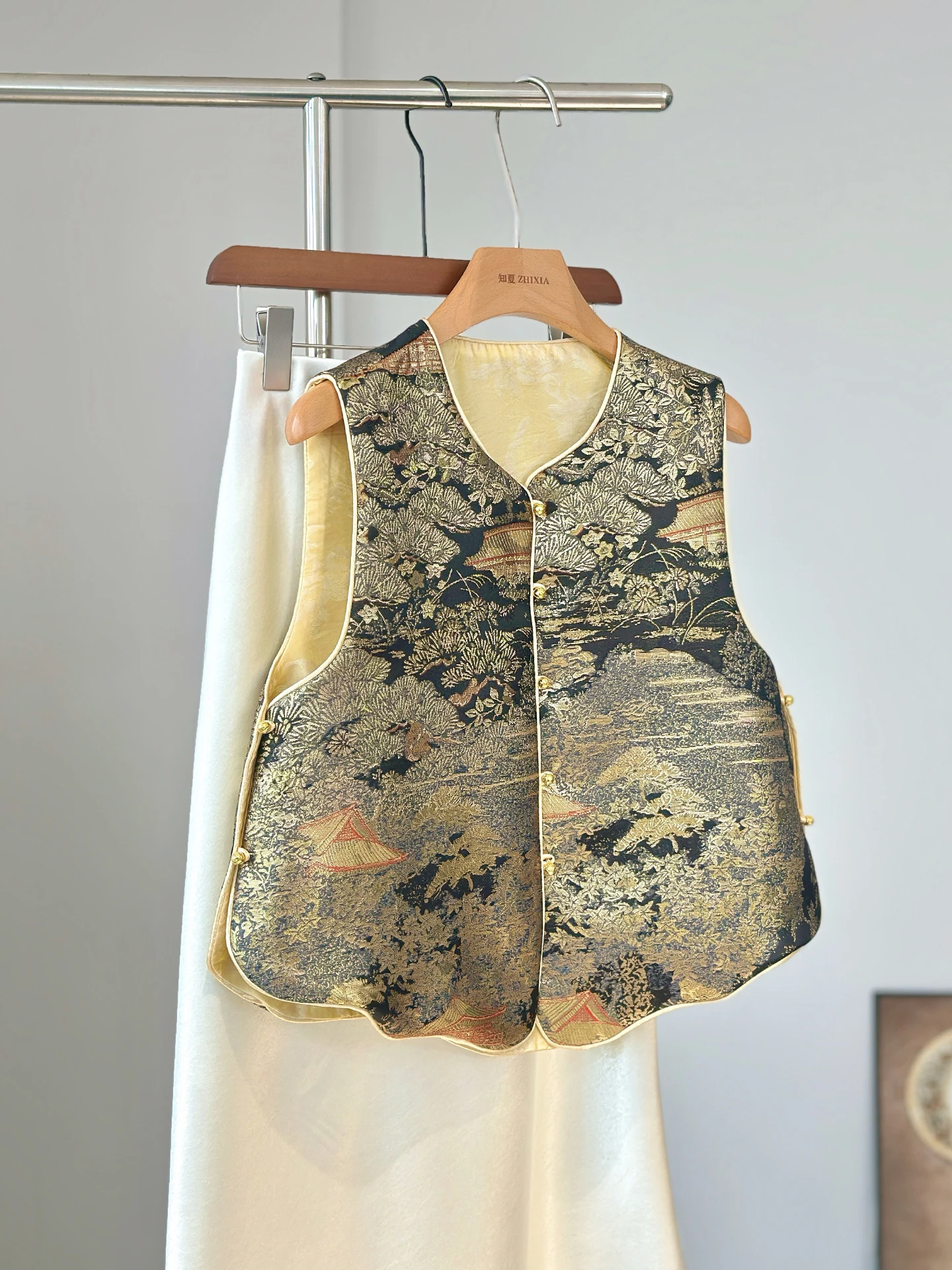 

New Chinese Style Song Dynasty Brocade Vest Women's Young Double-Sided round Neck Sleeveless Top Black Age-Reducing High-End