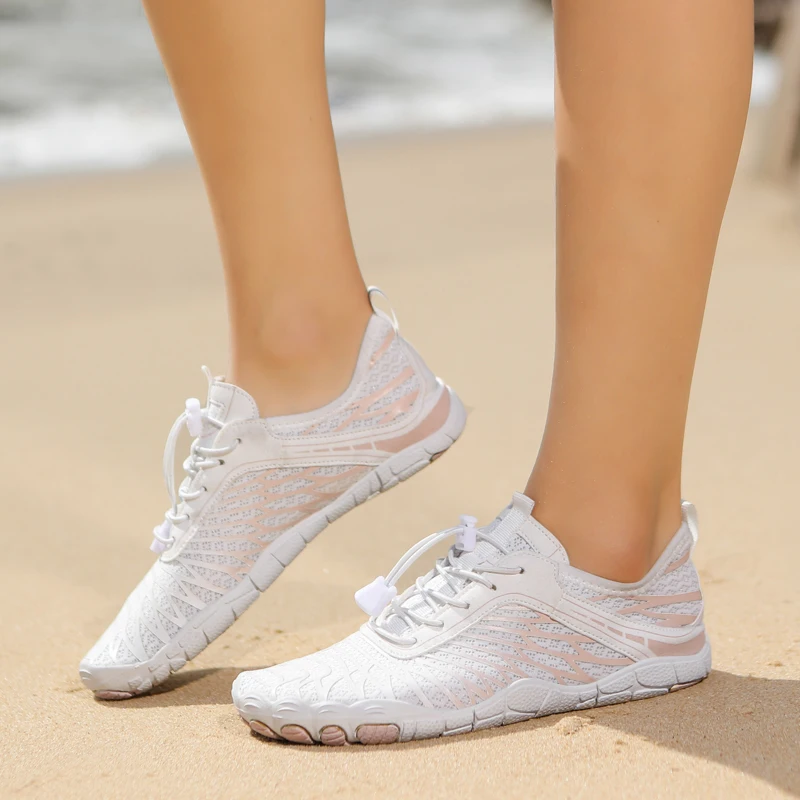 Zapatos de agua para mujer, zapatillas de playa suaves y ligeras, zapatillas deportivas antideslizantes de secado rápido, calzado de Fitness para Yoga en interiores, natación y vadear