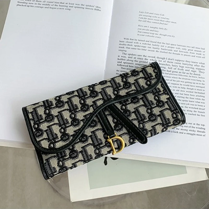 

Women's High-Capacity Wallet, Light Luxury Brand with Niche Design, Easy to Carry and Versatile Functions