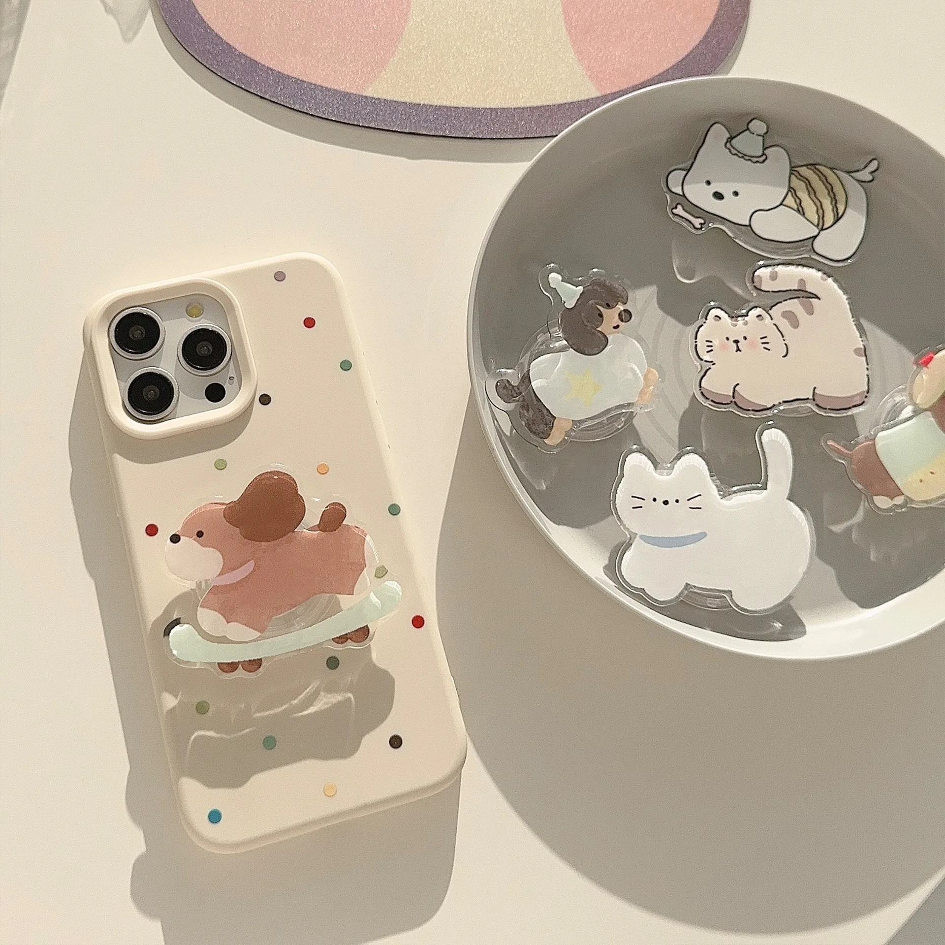 

2D акриловая подставка для телефона с милыми животными, очаровательный держатель для телефона в виде собаки, клейкая подставка, предназначенная для смартфонов Samsung Iphone, портативный настольный прикроватный вентилятор