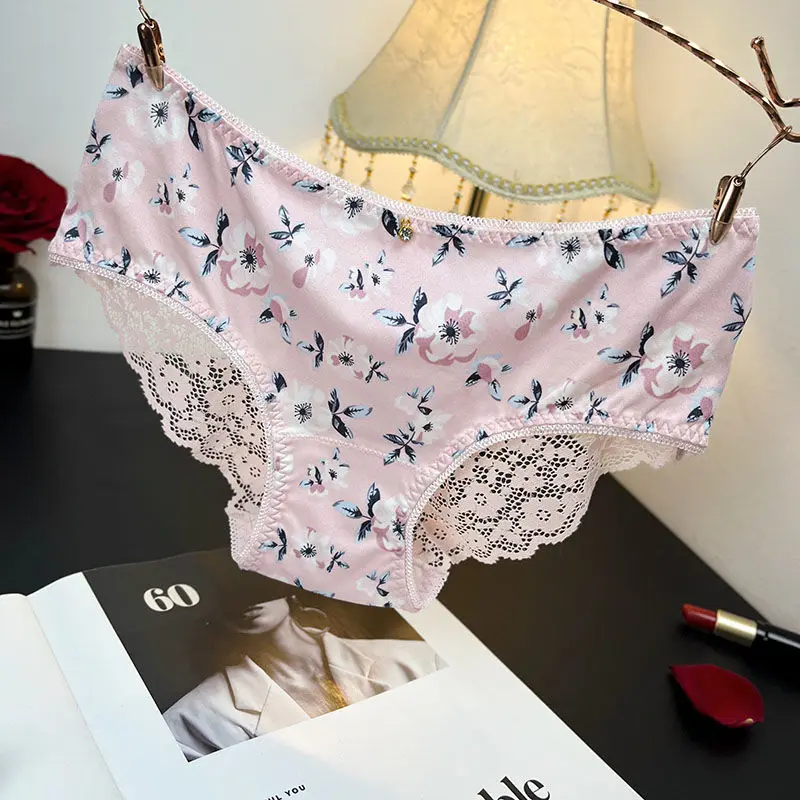 Japanese Version Silky Briefs Women Thin Underwear Mid-waist Bottoms Floral Cotton Crotch Triangle Pants Hollow Out Lace Panties