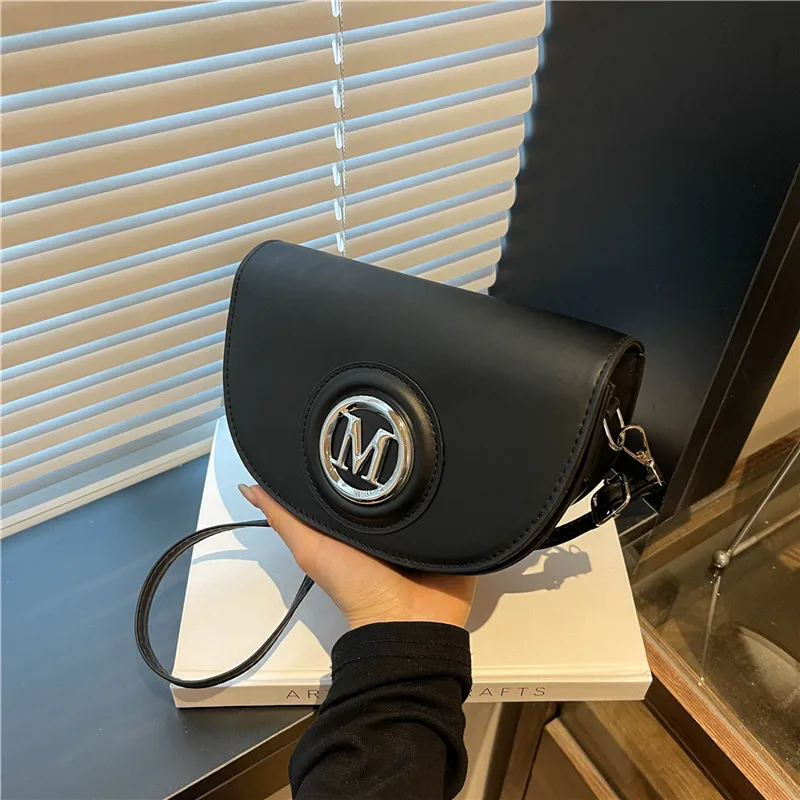 

Новая модная и универсальная женская сумка, кожаная сумка через плечо, регулируемый плечевой ремень, персонализированные сумки через плечо с буквами