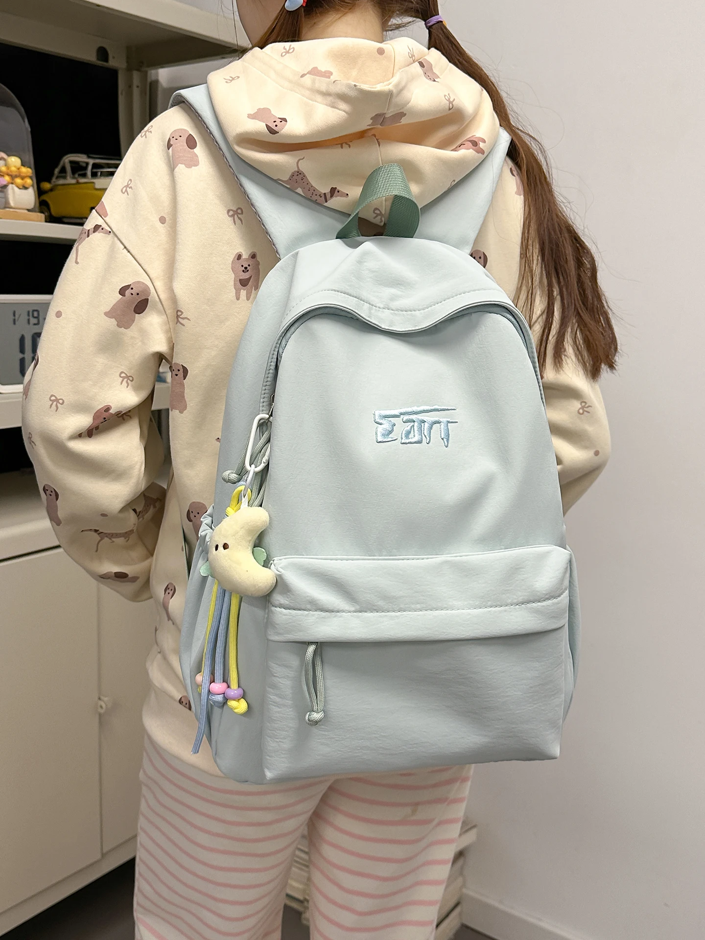 高校生・女子大学生向けのカジュアルな無地バックパック、ダブルショルダーバッグ、おしゃれでどんな服装にも合うスクールバッグ