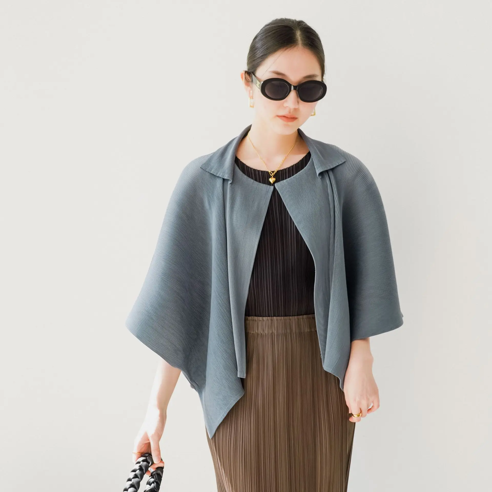 

Miyake Высококачественные плиссированные осенние и весенние новые дизайнерские модели Высокоуровневая легкая роскошная элегантная модная куртка с шалью