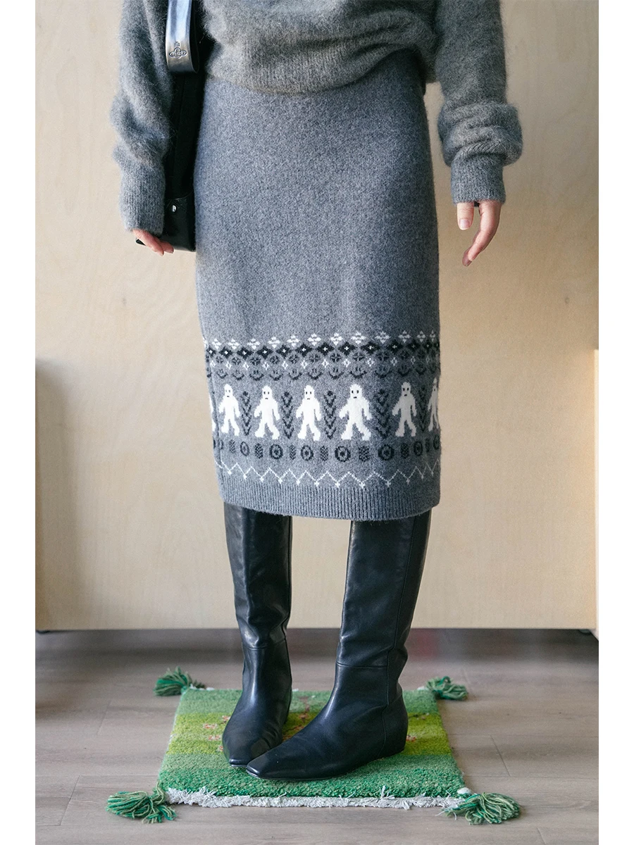 

Warm Thiened Woolen Knitted f Skirt with High Waist Straight Tube Design for Casual Wear by Ladies in Their 20s