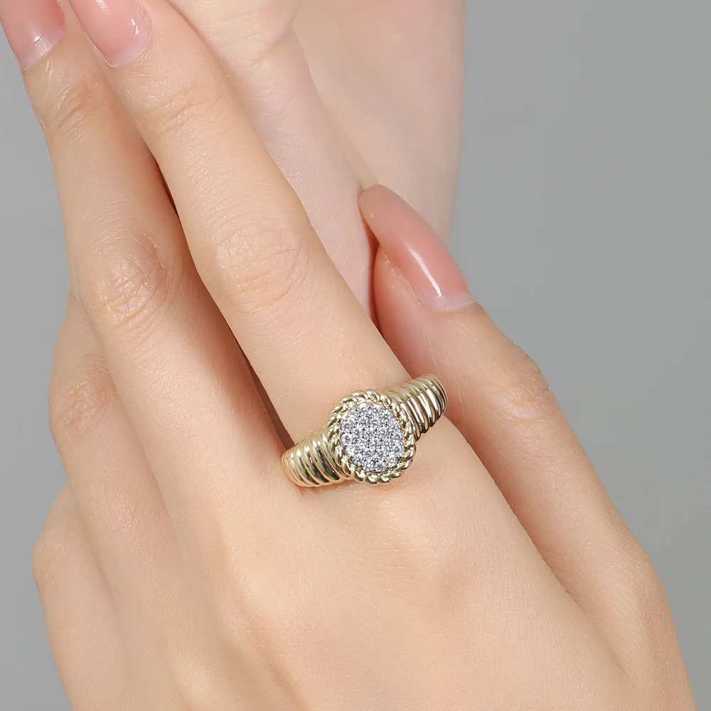 Ovale Ohrringe und Ring mit Diamantenbesatz, verkupfert, 14K vergoldet, modischer Schmuck, vielseitige Accessoires für den täglichen Gebrauch. – Detail 4
