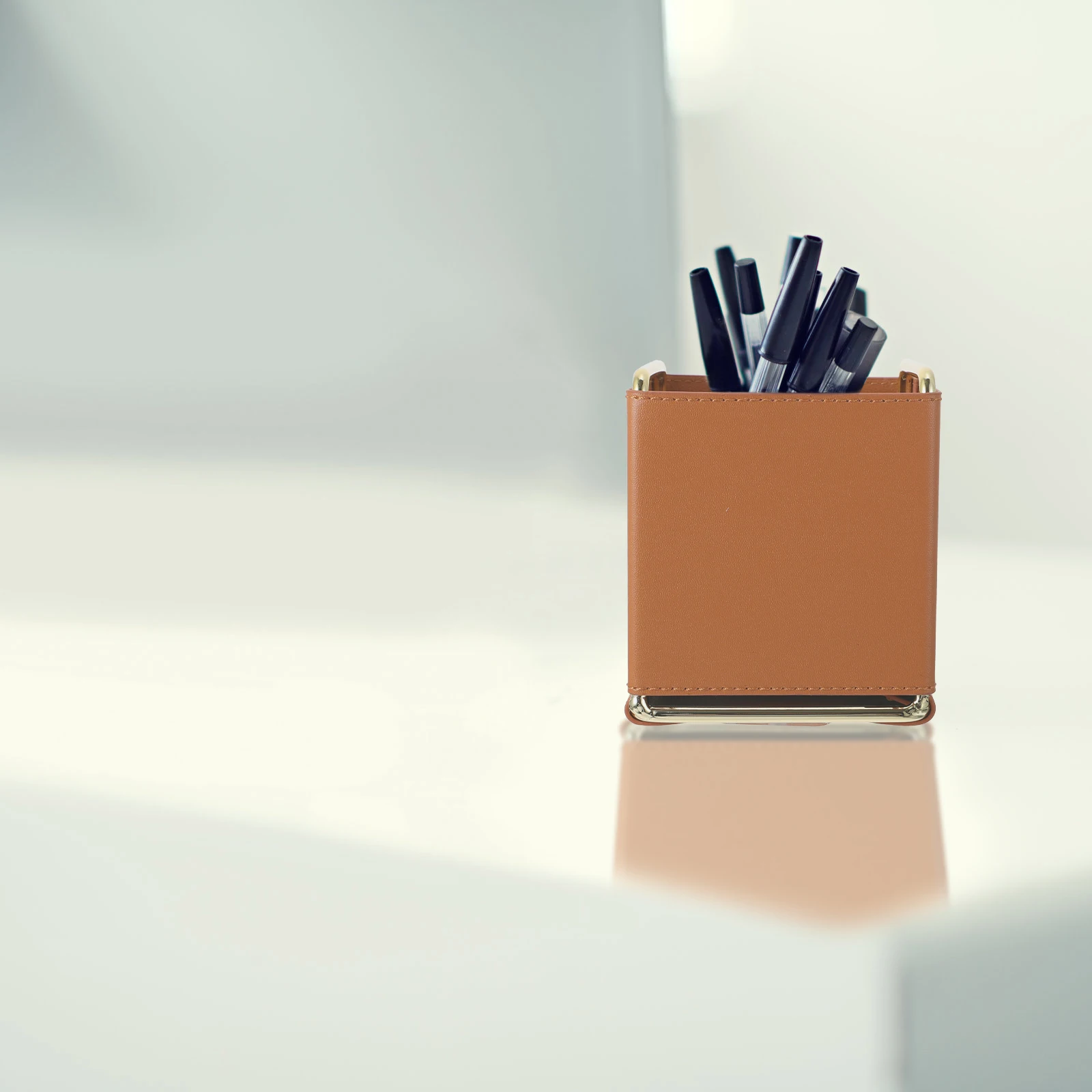 

Iron Storage Box Rustless Office ganizer Pen Holder Desk Container Case Premium Material Modern Appearance Home