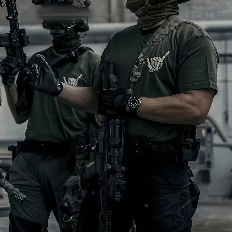 

Новинка 2024 года, футболка в стиле милитари Tough Guy, тактическая жест 666, ручная кость, принт, чистый хлопок, уличная одежда с короткими рукавами, мужская графика