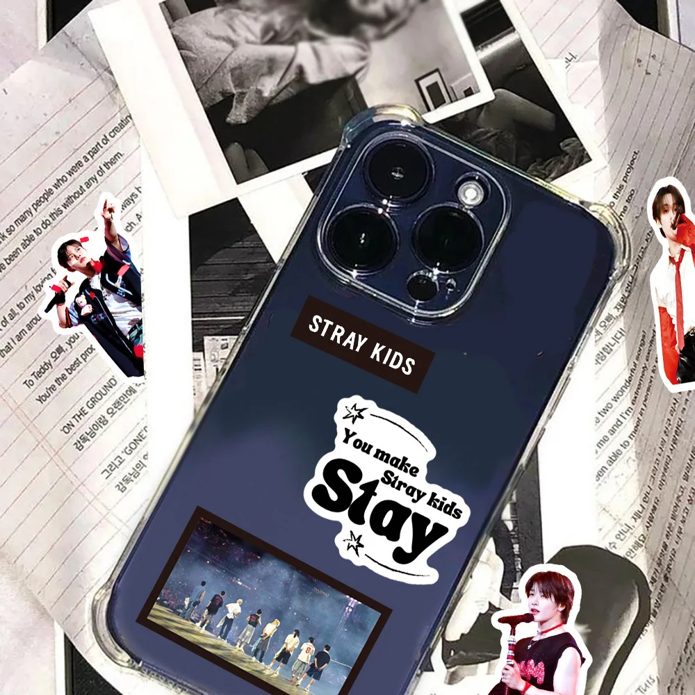 60 قطعة من ملصقات دفتر SKZOO للرجال من Stray Kids World Tour المختلطة للعضلات مقاومة للماء لتزيين كوب الماء ملصقات محيطة #3