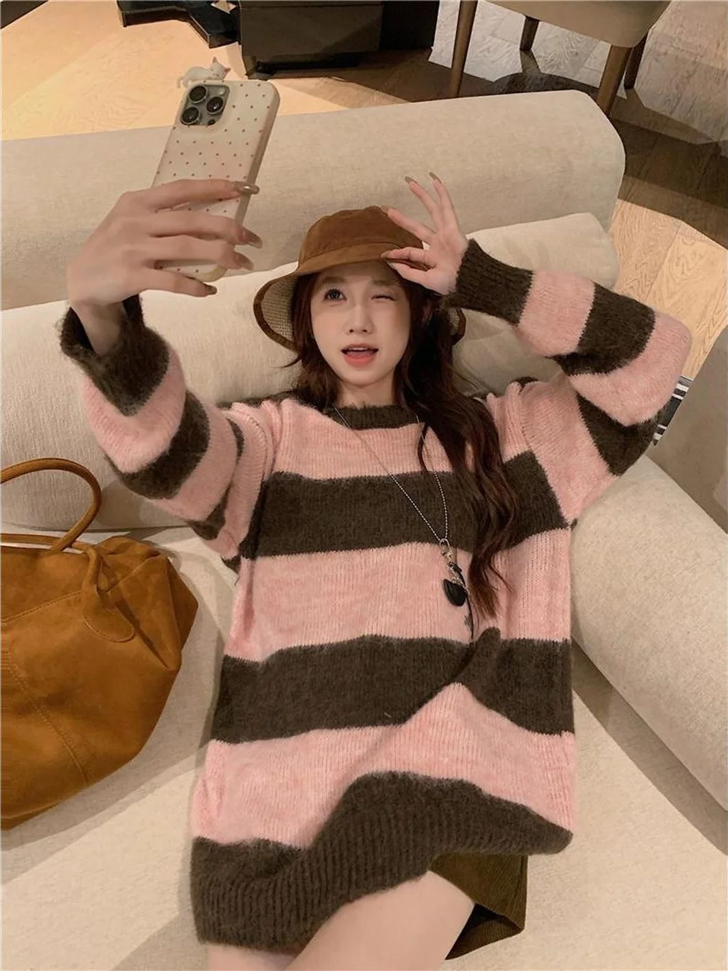 เสื้อสเวตเตอร์ผู้หญิงทรงหลวม คอกลม ลายทาง สีสันสดใส สไตล์ลำลอง ดีไซน์เรียบง่าย ใส่สบาย แขนยาว สำหรับฤดูใบไม้ร่วง ปี 2025...