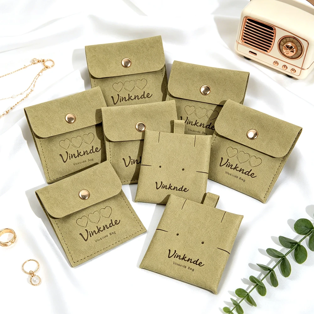 buste-personalizzate-con-logo-8x8cm-per-gioielli-con-bottone-dorato-e-inserto-per-scheda-6x6cm-per-spille-olio-chiavi-orecchini-collane-ciondoli-borchie