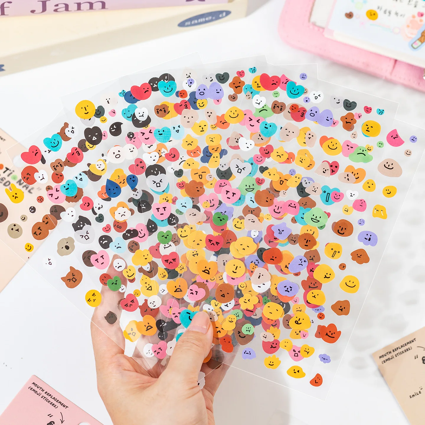 

Cute Expression Cartoon Round Sticker Multicolor Mood Tracker Notes Face Gift Decoration Calendar Cup Diary Phone Sticker 4pcs