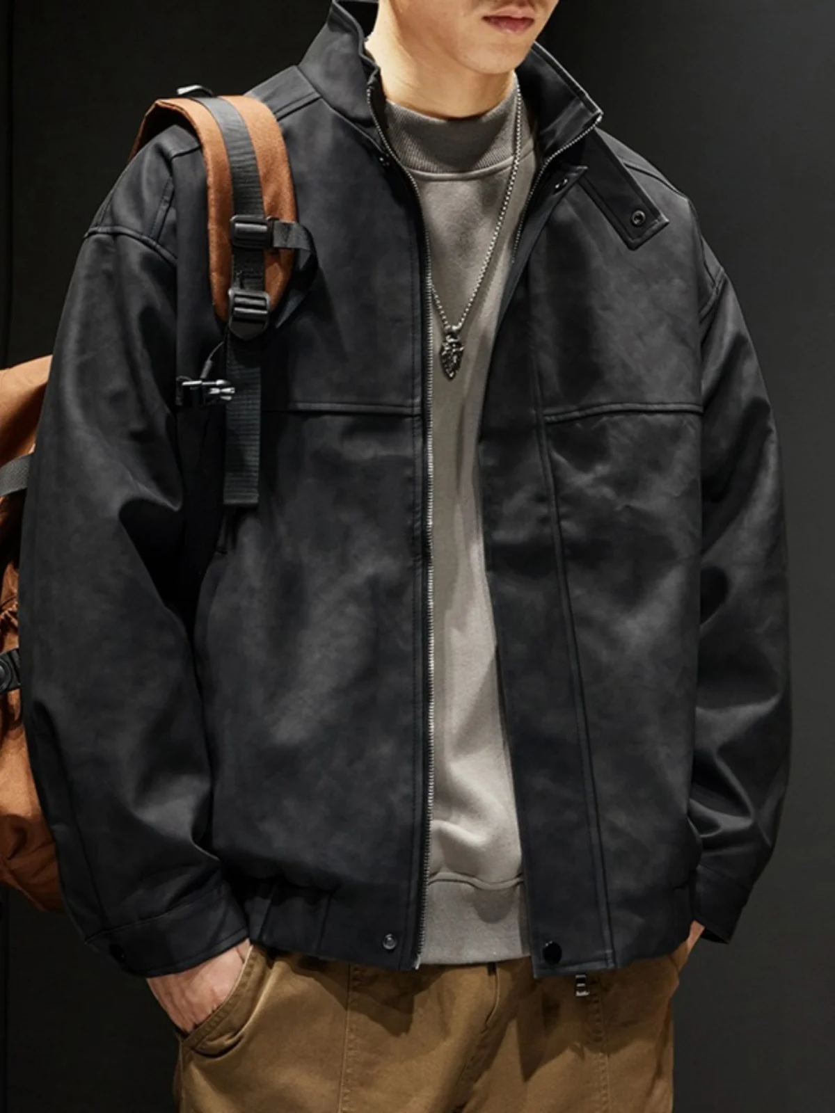 

Мужская повседневная куртка из искусственной кожи в стиле ретро в американском стиле, новинка 2024, модная брендовая куртка Haome Flight Jaet, свободная посадка, украшенная молнией...