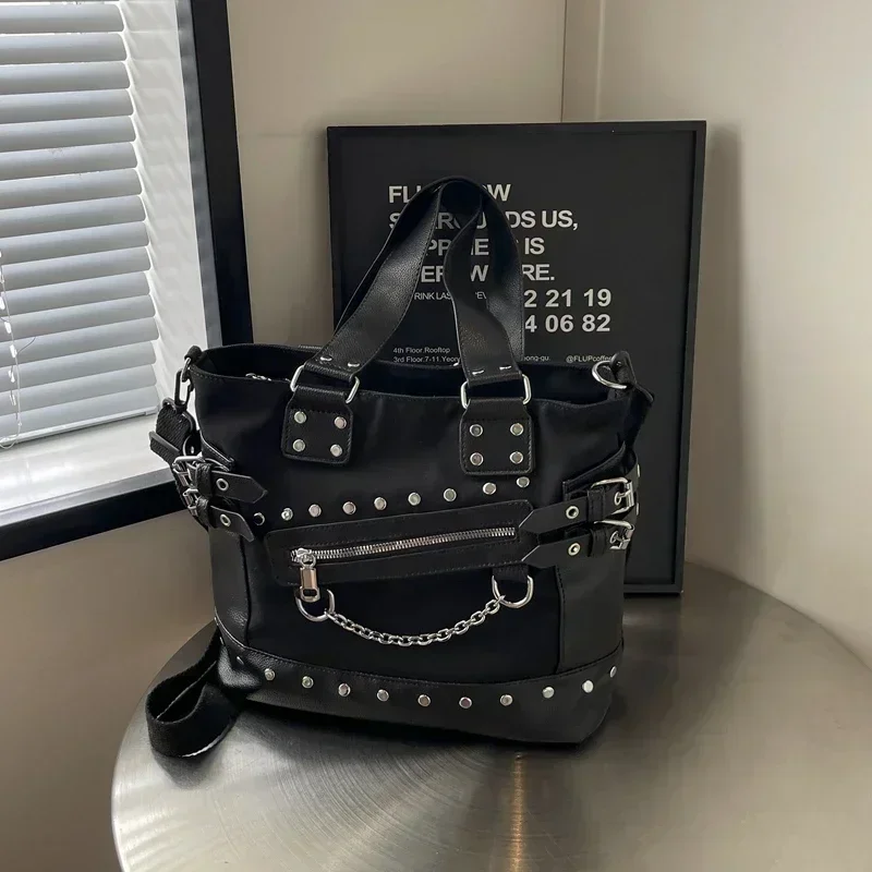 

High Quality PU Nylon Splicing Shoulder Bags Buckle Chains Rivet Zipper High Capacity Hand Bags 2025 Hot Sale Bags for Women