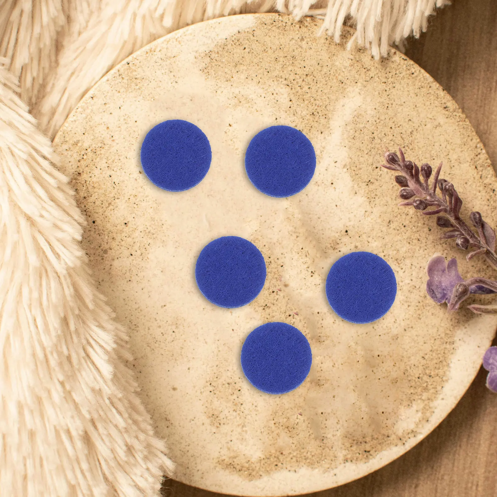 

100Pcs Round Mini Cotton Pads Essential Oil Diffuser Locket Aromatherapy Necklace Refill Pads Aromatic Aroma Locket Refill Pad