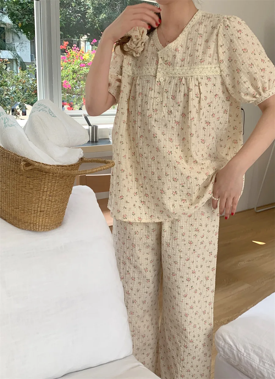 Ensemble de pyjama à fleurs pour femmes, vêtements de nuit coréens, vêtements de détente d'été, pyjama deux pièces, haut à manches courtes, pantalon, vêtements d'intérieur