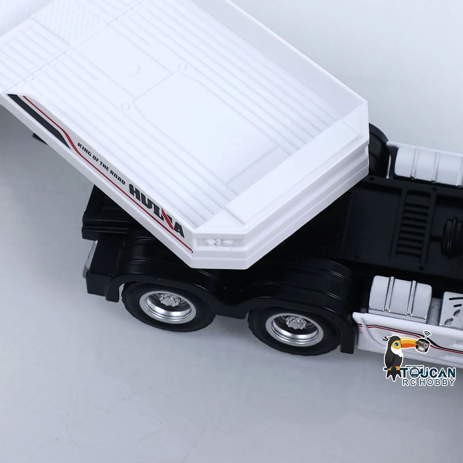 Auf Lager 9900 RTR HUINA 1/64 Ferngesteuerter Traktor-LKW mit 3-Achs-Sattelauflieger, Lichtern, Soundeffekten und Manuellen Stützbeinen – Detail 31