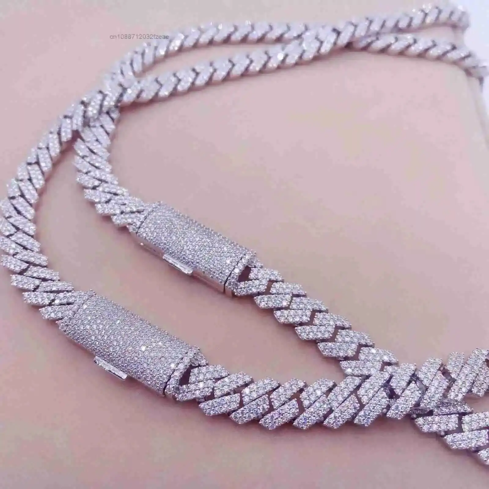 Luxury Direct Factory Supply Custom Iced Out Cuban Chain Necklace for Rapper Fashion and Urban Jewelry Style Available for Sale.