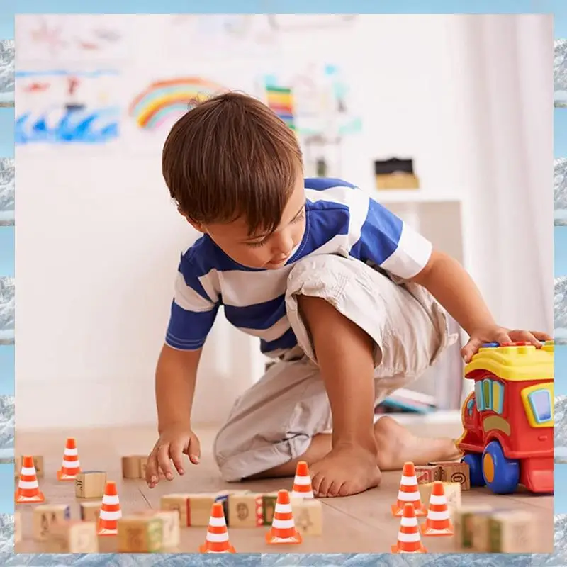 L81A 2025-14 Buah Mini Simulasi Keselamatan Kerucut Segitiga Kerucut Tanda Parkir Jalan Penghalang Jalan, Tanda Kecil