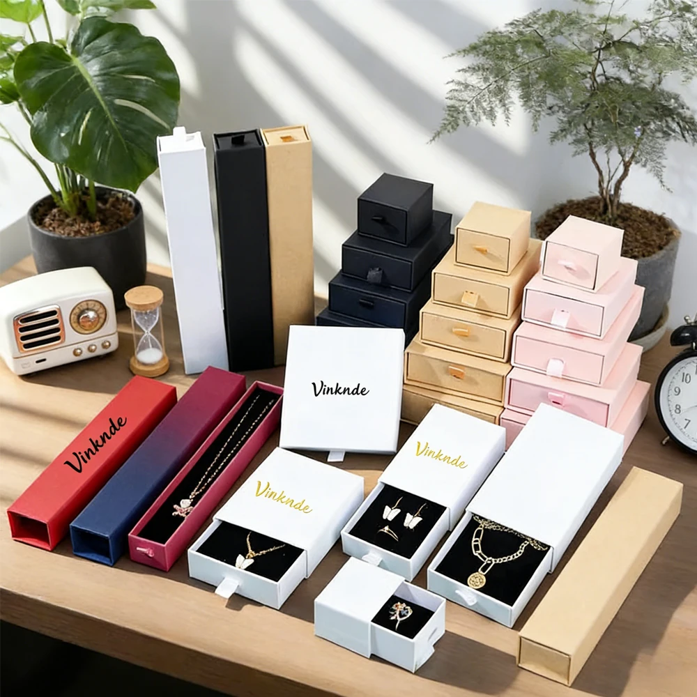 

100 шт., коробки для ящиков для ожерелья, ювелирных изделий, роскошные картонные маленькие подарочные упаковочные коробки, чехол для колец, сережек, индивидуальный логотип, свадебная подарочная коробка