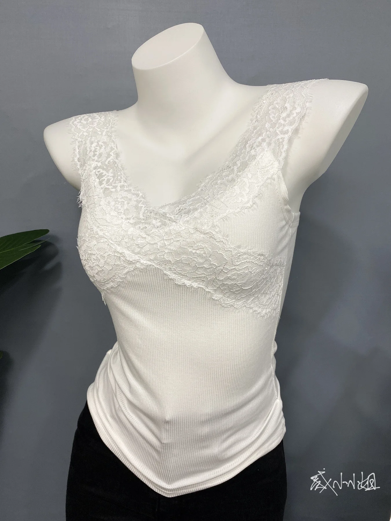 Women's Lace Trim Wide Shoulder Tank Top Base Shirt Short Style Commute Fashion Pure Color Daily Match Easy Wear Chest Enhance