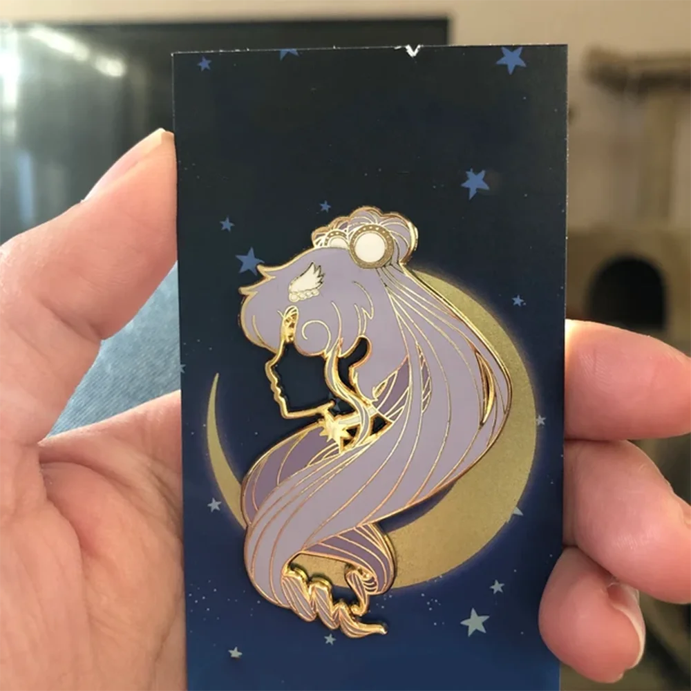 Anime marynarz kosmos emaliowany Pin Hollow wykwintne przypinka do klapy kreskówka Sailor Moon broszka biżuteria prezenty dla kobiet dziewcząt