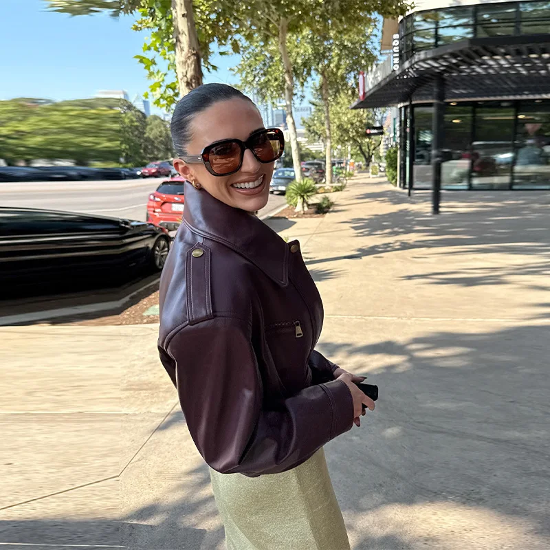 Jaket Kulit Wanita Vintage Kerah Tegak Saku Pendek Model Retro dengan Ikat Pinggang Ritsleting Pakaian Luar Musim Gugur Musim Dingin 2025 Terbaru