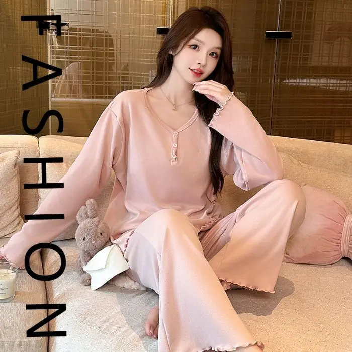 

German velvet pajamas women's two-piece suit is cute and can be worn outside. Long-sleeved, loose and warm in autumn and winter,