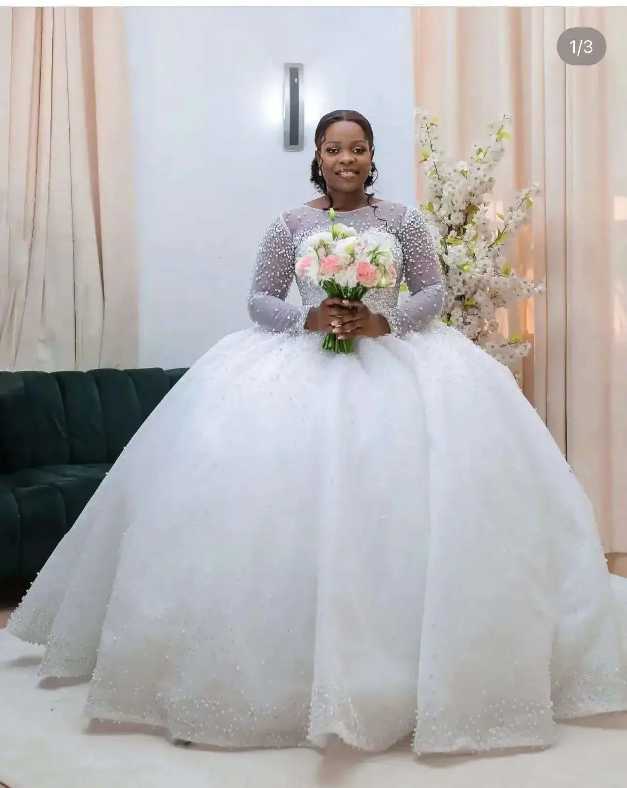 

Customized African Wedding Dress New Long -Sleeved Round Neck Pure White Bead Decoration High Waist Large Trailer Wedding Dress