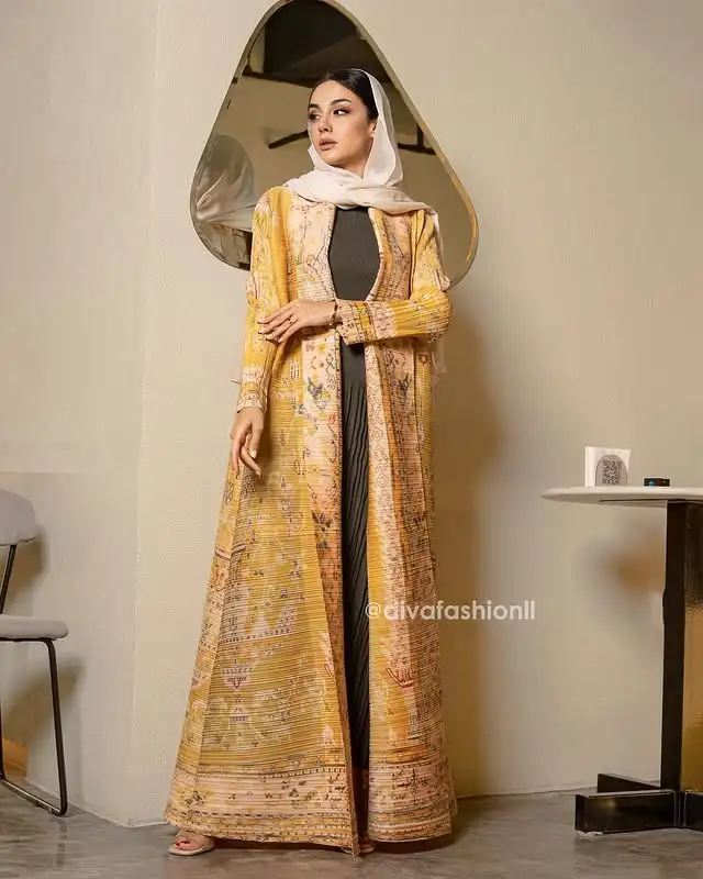 

Новинка осени 2024, женский плиссированный халат YUDX, классический винтажный принт, роскошный кардиган с поясом, дизайн Абая, свободный халат больших размеров