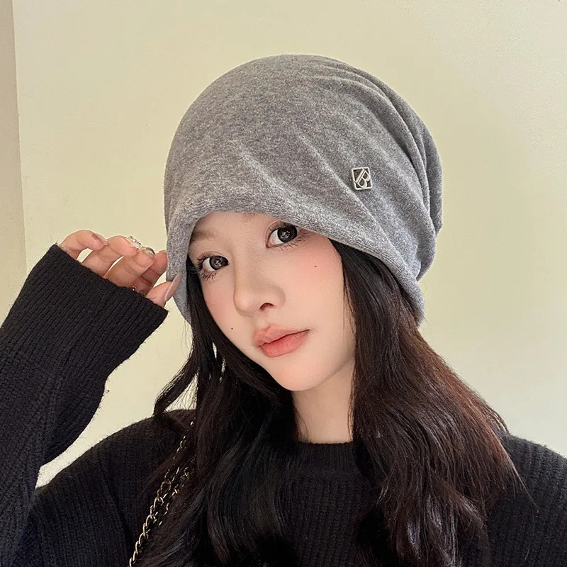 

Женская массивная шапка на осень-зиму с металлическим логотипом в японском стиле, большая повязка на голову, модная бархатная кепка для похудения лица, большой размер головы