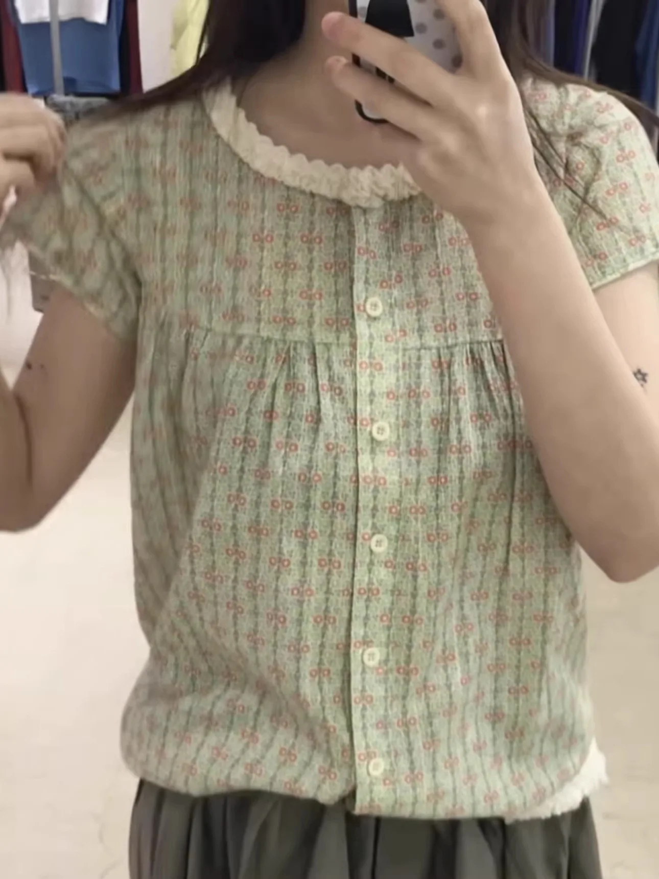 

Рубашка в корейском стиле с цветочным принтом и пуговицами, с короткими рукавами и круглым вырезом, женская свободная хлопковая рубашка, модный топ на весну и лето