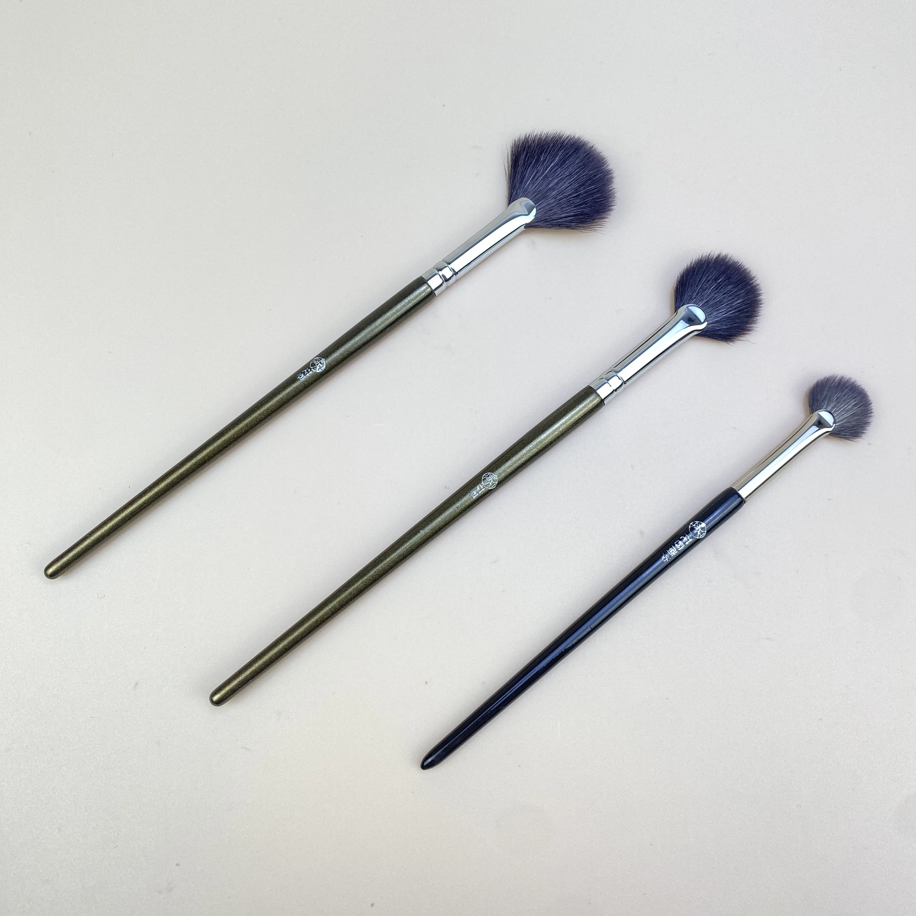 Starry Sky Blue Wool Fan-shaped Highlighting Brush