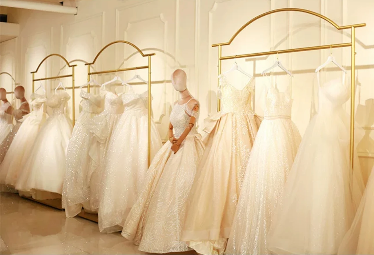 Wedding rack high-end display rack Xiaohongshu wedding dress big tail Xiuhe hanging clothes landing rack bold.